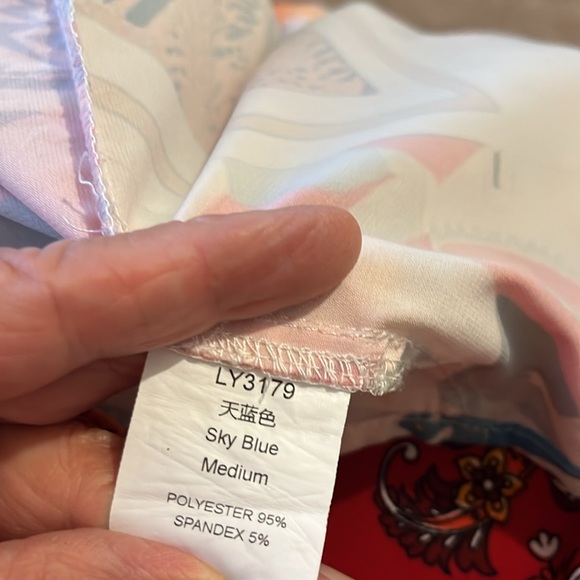 No Brand long sleeved blouse with outdoor scenery. Size Medium. - Picture 8 of 8